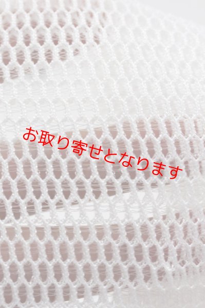 通気性と弾力性を兼ね備えた立体メッシュ。