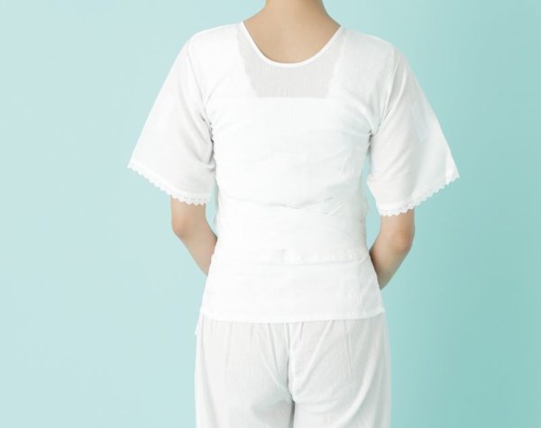 脇と背中には防水布付き。