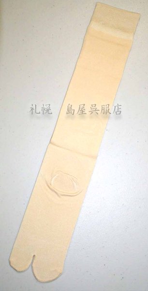 ひざ下までのハイソックスタイプで暖かいです。