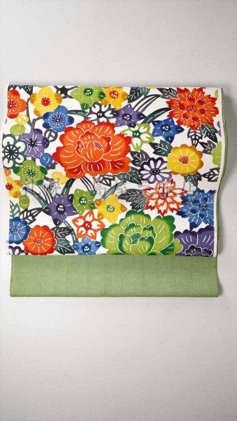 タレは無地でも総柄でもお仕立てできます