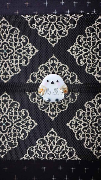 画像5: 帯留：島屋オリジナル 愛くるしい目が合う！シャイなシマエナガ・ほっぺ（七宝焼） (5)