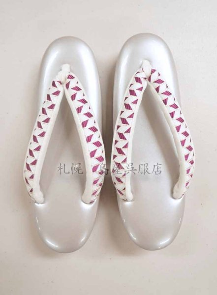 画像2: 女性用草履：【一脇】セミフォーマルまでＯＫ！グレーエナメル (2)