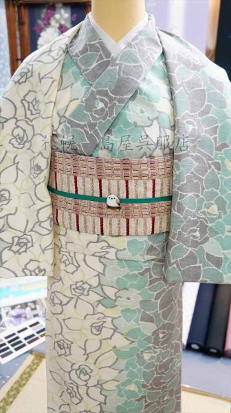 画像9: 帯留：島屋オリジナル 愛くるしい目が合う！シマエナガ・止まり木（七宝焼） (9)