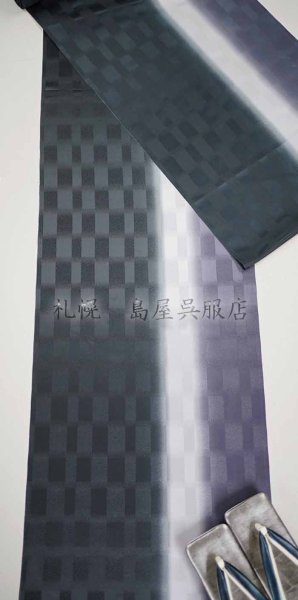 衿元の色で、着姿も変わります。