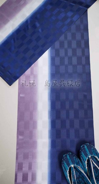 衿元の色で、着姿も変わります。