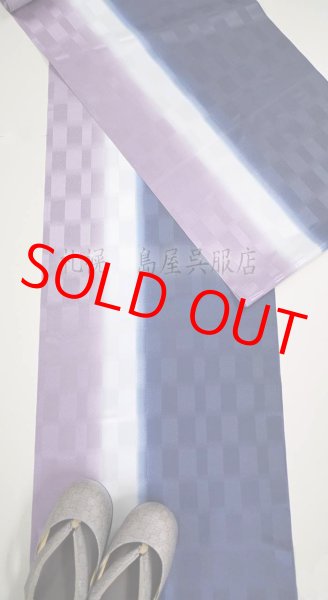 衿元の色で、着姿も変わります。