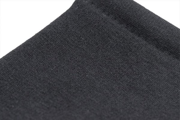 指先まで伸ばした状態(ブラック)