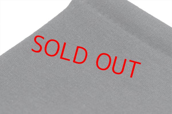 指先まで伸ばした状態（ブラック）