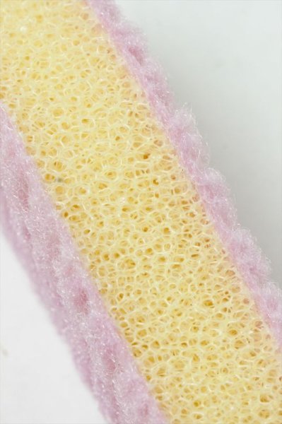 柔らかめで生地をいためません。