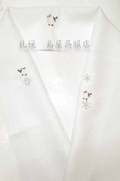 地模様のアラレを雪に見立てて。