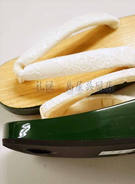 サイドはツヤのある深緑の塗り仕様