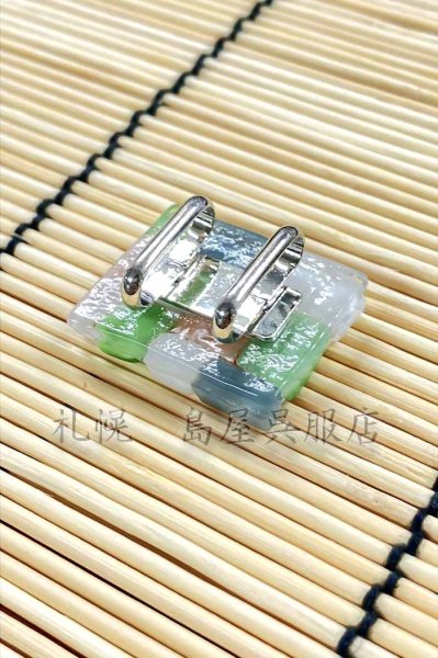 四分紐まで入る金具です