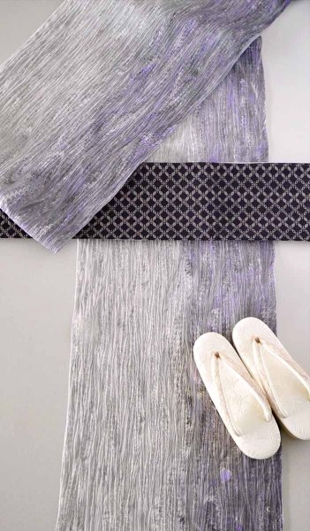 ゆかたにも合わせやすいデザイン。