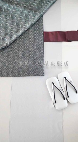 シックな正統派コーデ。