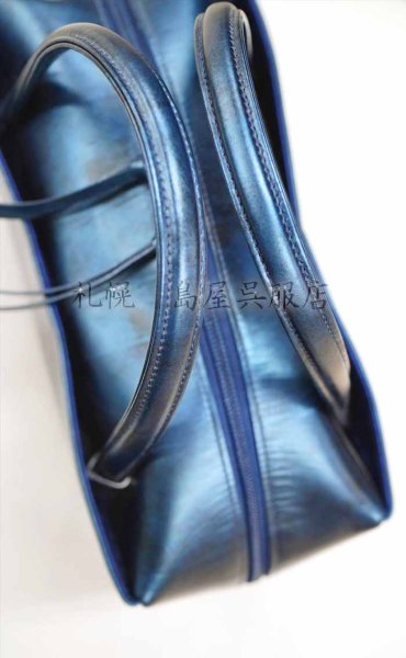 ダブルファスナー仕様。