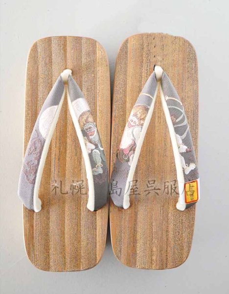 左右を変えて履くと下駄が長持ちします。