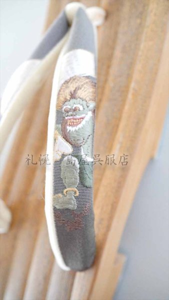 風神様を刺繍で表現。