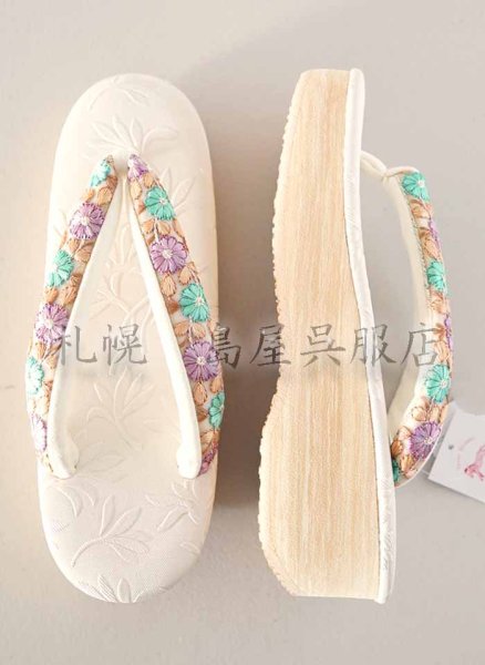 画像3: 女性用草履：カレンブロッソ・Mサイズ／刺しゅう鼻緒・花爛漫 (3)
