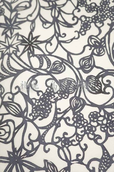 小花唐草の柄をお太鼓にもできます