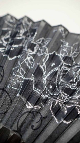 画像4: 扇子・黒薔薇（シルバーラメ） (4)