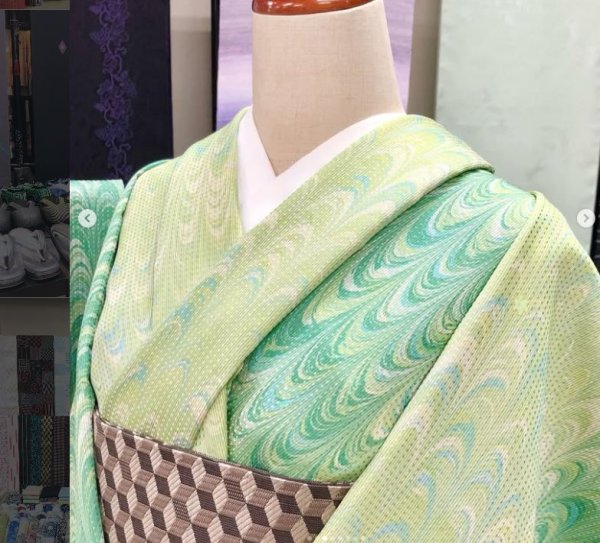 衿や胸元の色でイメージが変わります（4）